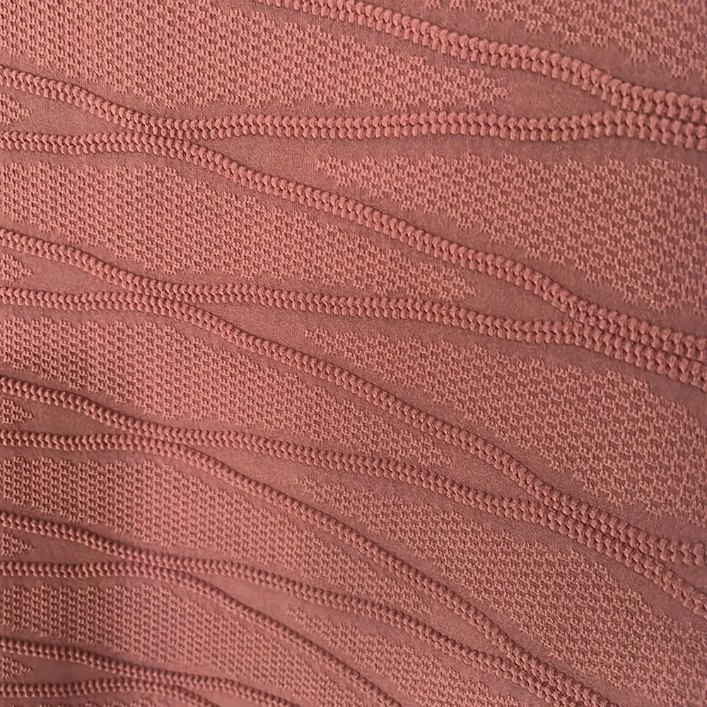 Guess form fitting plum colored dress size XL - Picture 4 of 4